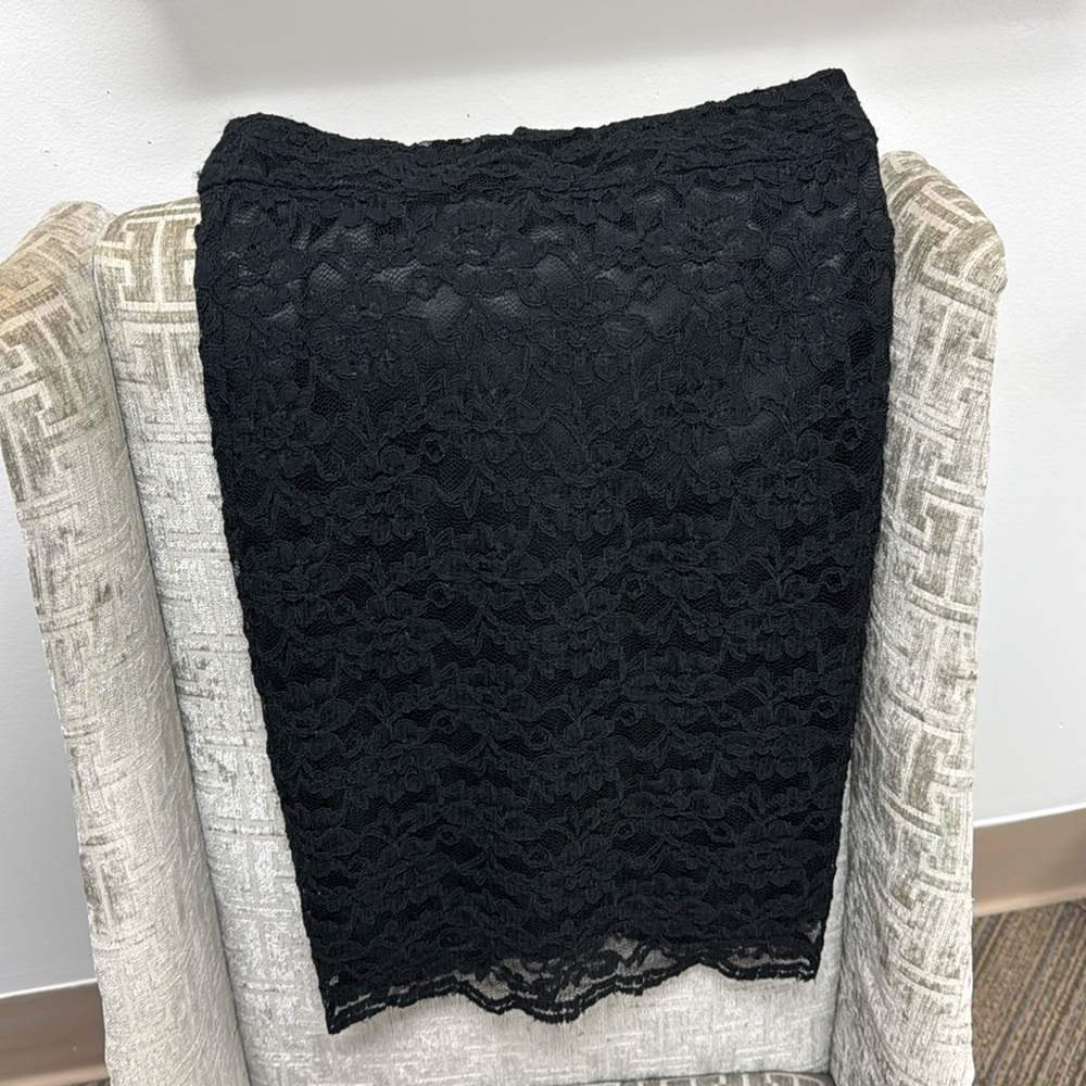 Beautiful lace pencil skirt banana republic